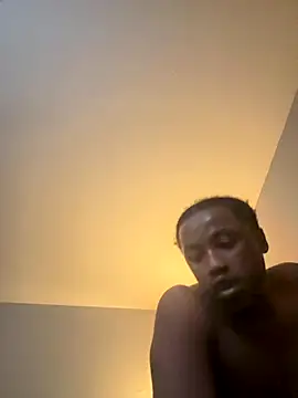 Snapshot of MandingoSlinging chatting on November 1, 2025, 12:43 pm MandingoSlinging online show from November 1, 2025, 12:43 pm