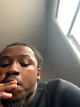 Snapshot of MandingoSlinging chatting on October 22, 2025, 8:41 pm MandingoSlinging online show from October 22, 2025, 8:41 pm