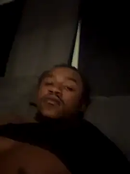 Snapshot of MandingoSlinging chatting on October 24, 2025, 8:35 am MandingoSlinging online show from October 24, 2025, 8:35 am