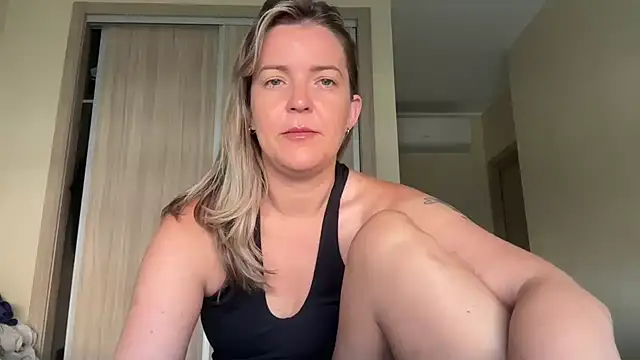 naughtyhollyxxxx online show from October 1, 2025, 9:36 am