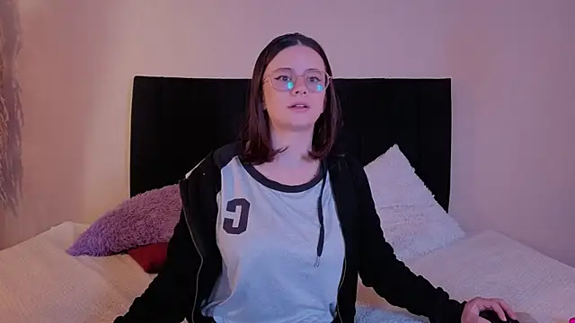 kassandra james online show from January 17, 2026, 12:53 pm