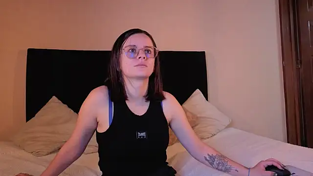 kassandra james online show from November 30, 2025, 4:19 pm