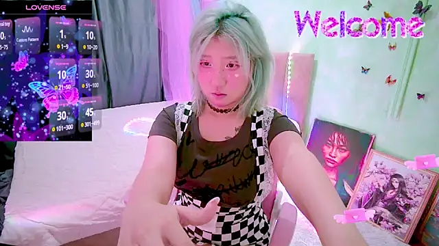 Snapshot of Akemilun chatting on February 17, 2026, 5:43 pm Akemilun online show from February 17, 2026, 5:43 pm