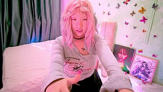 Snapshot of Akemilun chatting on January 7, 2026, 9:09 pm Akemilun online show from January 7, 2026, 9:09 pm