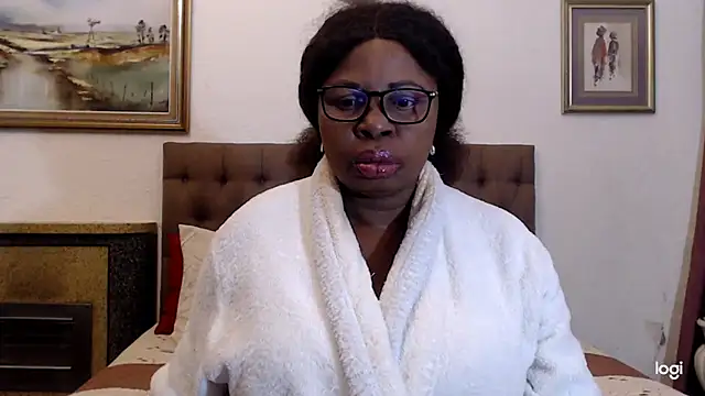 OmegaLipps online show from May 8, 2026, 3:32 am