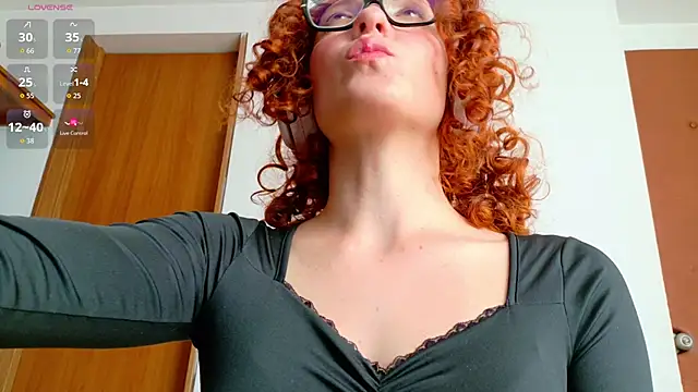 Snapshot of karen_brave chatting on November 15, 2025, 7:40 pm karen brave online show from November 15, 2025, 7:40 pm