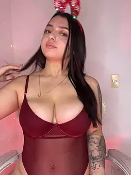 sophialorens s online show from December 20, 2024, 6:35 pm