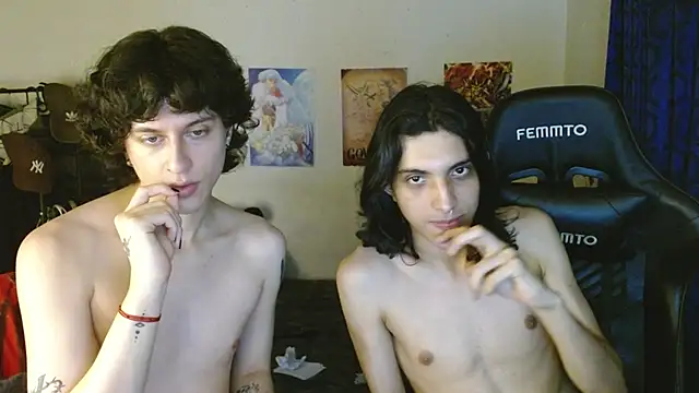 Snapshot of angelitofemboy chatting on January 24, 2025, 4:37 am angelitofemboy online show from January 24, 2025, 4:37 am