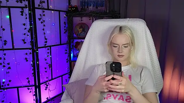 ImBonBon online show from April 21, 2026, 10:27 pm