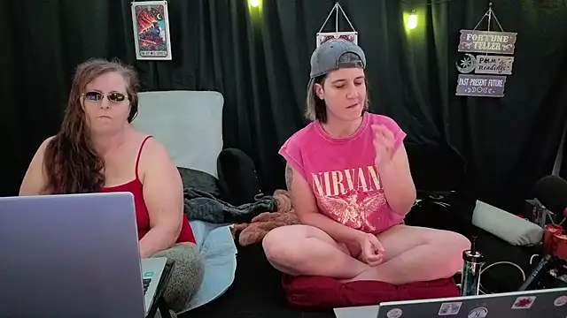 Snapshot of Sexy_Mama-69 chatting on November 20, 2025, 5:35 pm Sexy Mama-69 online show from November 20, 2025, 5:35 pm