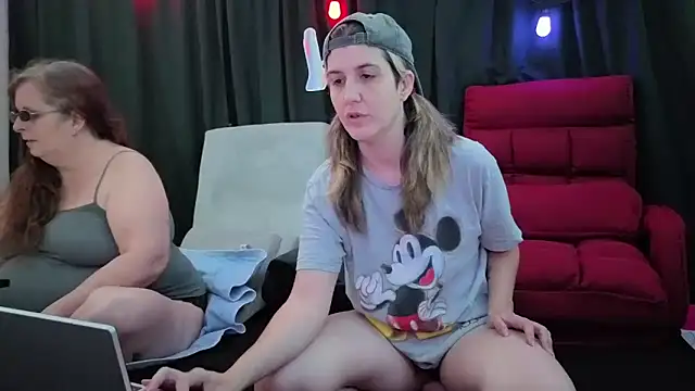 Snapshot of Sexy_Mama-69 chatting on October 17, 2025, 4:53 pm Sexy Mama-69 online show from October 17, 2025, 4:53 pm