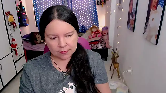 claryssa  online show from February 26, 2026, 7:47 pm