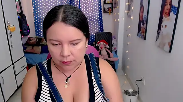 claryssa  online show from December 5, 2025, 7:55 pm