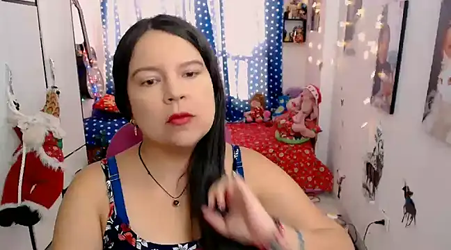 claryssa  online show from December 6, 2024, 1:06 pm