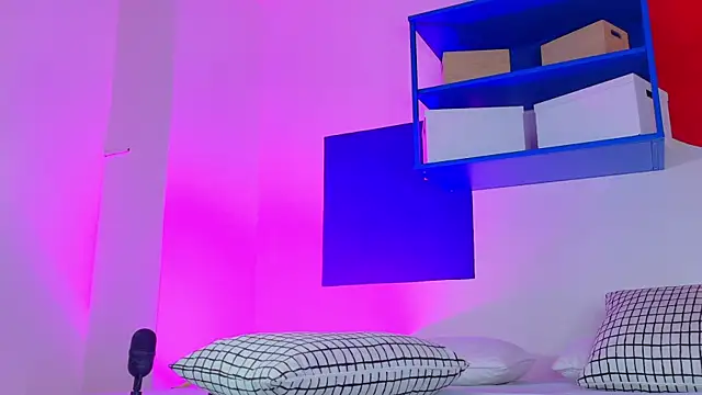 CristalCornner  online show from November 8, 2025, 8:12 pm