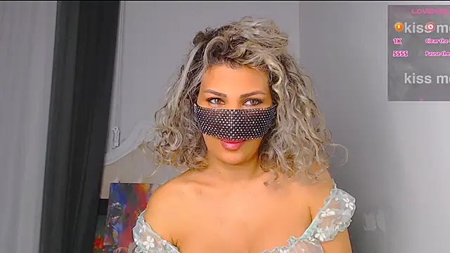 Snapshot of Turkish_Latina chatting on January 10, 2025, 12:17 am Turkish Latina online show from January 10, 2025, 12:17 am