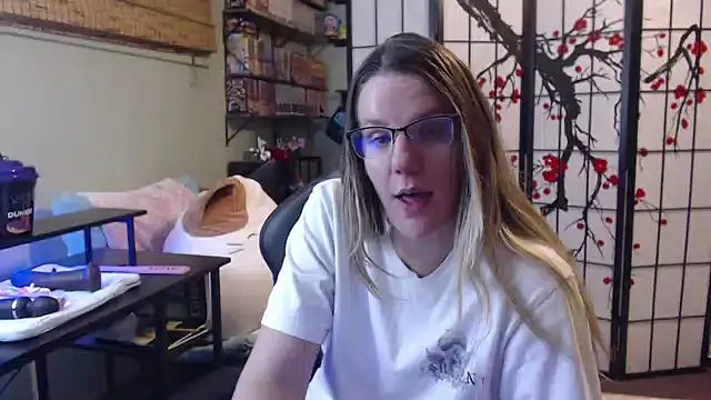 Sarahtineke online show from February 3, 2026, 4:32 am