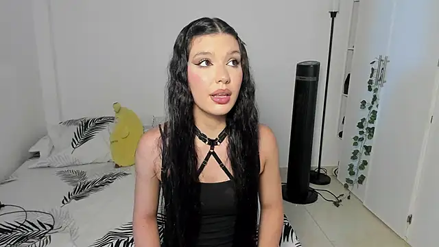 Emperatriiz online show from December 15, 2025, 3:51 pm