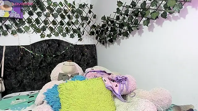 PaulinaSwan online show from October 9, 2025, 4:24 am