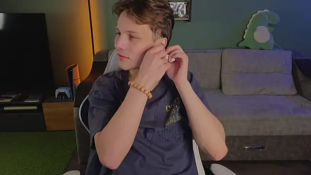 TeddyLiLboy online show from November 15, 2025, 3:38 pm