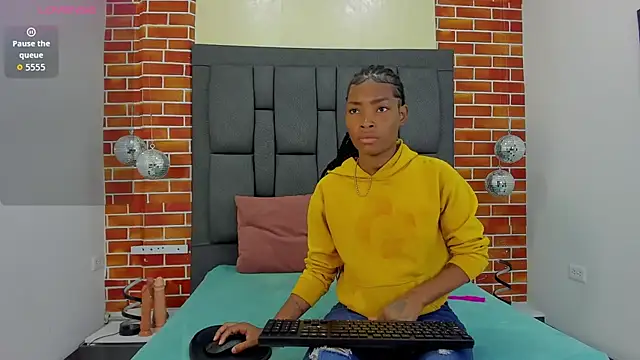 lorre williamss online show from October 10, 2025, 2:51 pm