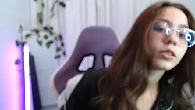 Snapshot of BlairVicent chatting on November 4, 2025, 1:04 pm BlairVicent online show from November 4, 2025, 1:04 pm