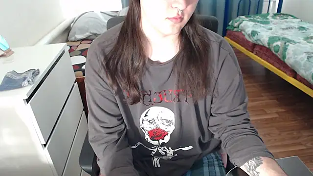 EvaMiron online show from October 6, 2025, 9:54 am