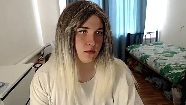 EvaMiron online show from April 14, 2026, 10:42 am