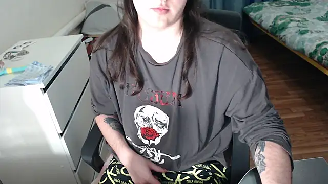 EvaMiron online show from November 26, 2025, 3:56 pm