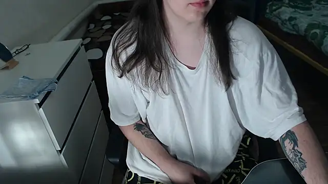 EvaMiron online show from October 27, 2025, 1:28 am