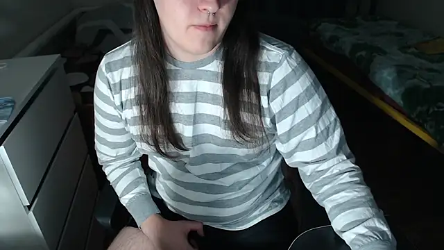 EvaMiron online show from October 1, 2025, 4:44 pm