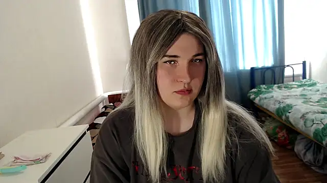 EvaMiron online show from April 17, 2026, 1:03 pm