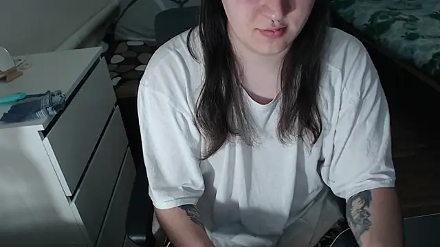 EvaMiron online show from November 15, 2025, 8:29 am