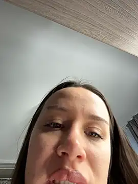 Snapshot of deliaroyal chatting on February 4, 2026, 1:39 pm deliaroyal online show from February 4, 2026, 1:39 pm