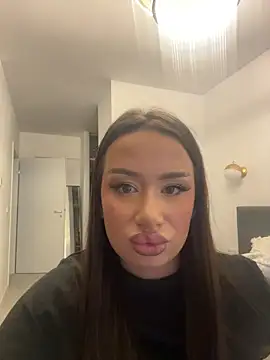 Snapshot of deliaroyal chatting on November 18, 2025, 2:09 pm deliaroyal online show from November 18, 2025, 2:09 pm