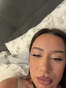 Snapshot of deliaroyal chatting on November 16, 2025, 2:11 pm deliaroyal online show from November 16, 2025, 2:11 pm