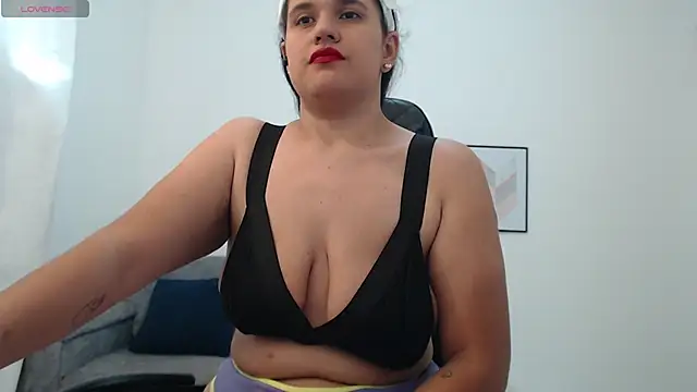 Snapshot of natalia_curvy1 chatting on November 5, 2025, 5:38 pm natalia curvy1 online show from November 5, 2025, 5:38 pm