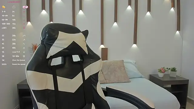 megan cooper28 online show from October 6, 2025, 7:14 pm