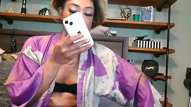 CaramelDipper online show from June 1, 2026, 4:45 am