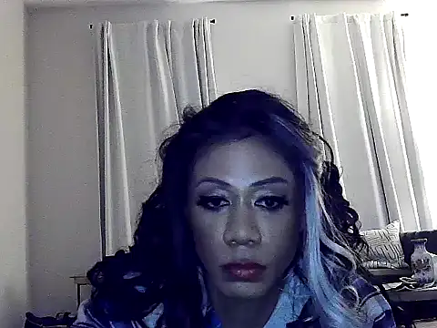 Snapshot of CaramelDipper chatting on March 18, 2025, 6:17 am CaramelDipper online show from March 18, 2025, 6:17 am