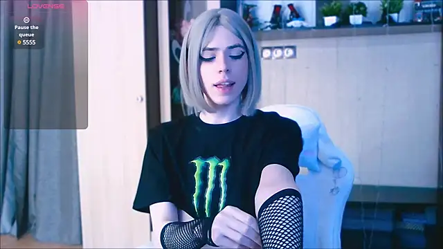 FemAlexa  online show from March 19, 2025, 3:29 pm