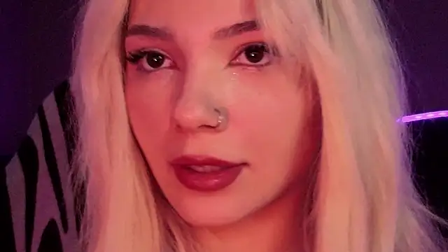 SandraBoyl online show from November 21, 2025, 9:19 am