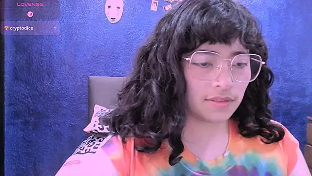 NinaYellow online show from October 24, 2025, 2:38 pm