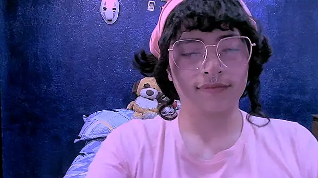 NinaYellow online show from April 8, 2026, 12:28 pm