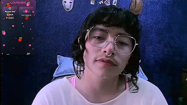 Snapshot of NinaYellow chatting on February 4, 2026, 2:12 pm NinaYellow online show from February 4, 2026, 2:12 pm