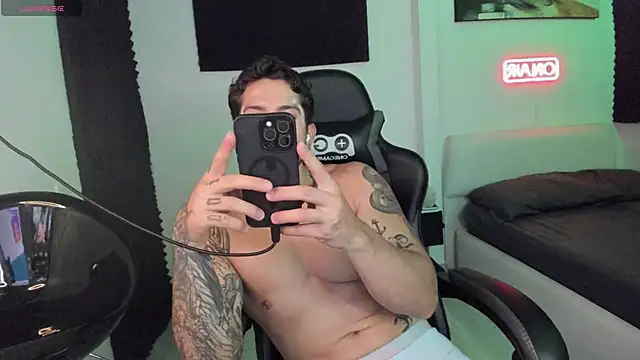 LucianSinclair online show from November 27, 2025, 1:06 am