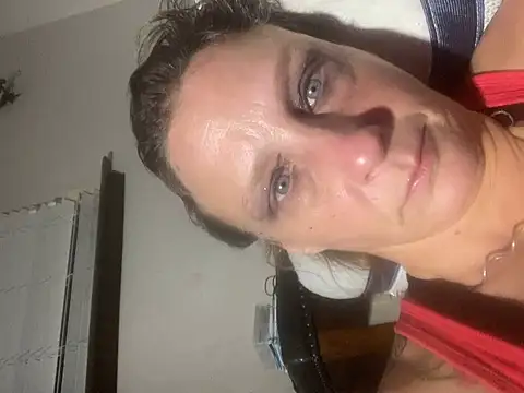 Snapshot of Everlyrose27 chatting on December 8, 2024, 7:26 am Everlyrose27 online show from December 8, 2024, 7:26 am