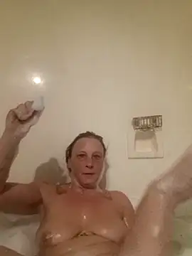 Snapshot of Everlyrose27 chatting on January 16, 2025, 2:51 pm Everlyrose27 online show from January 16, 2025, 2:51 pm