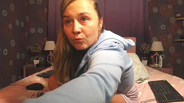 SquirtyAlice online show from November 25, 2025, 10:10 pm