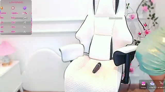 Snapshot of PimChanOK chatting on June 25, 2026, 2:33 pm PimChanOK online show from June 25, 2026, 2:33 pm